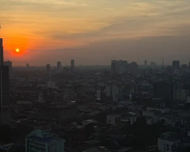 In Cubao, Sunset & Lights Chasing Hotel 5*